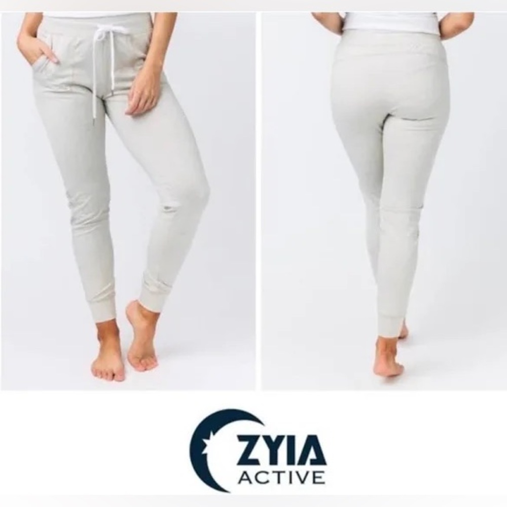 ZYIA ACTIVE Oatmeal Cozy Jogger size L NWT
Comfy athletic pants workout casual